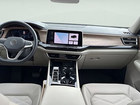 Used 2025 Volkswagen Atlas SE image 18