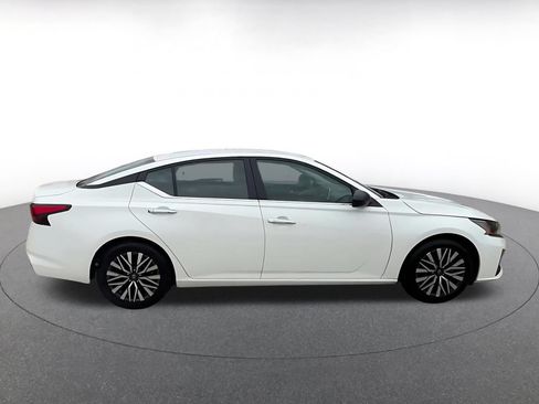 Used 2025 Nissan Altima 2.5 SV FWD image 16