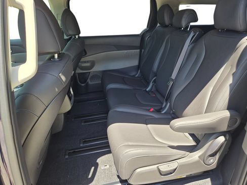 New 2026 Kia Carnival EX FWD image 19
