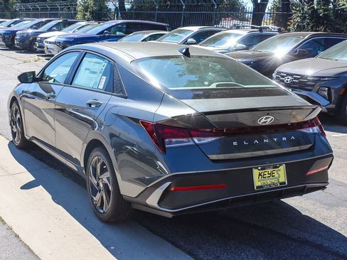 Certified 2026 Hyundai Elantra Sport FWD image 7