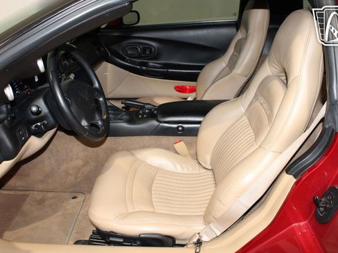 Used 2001 Chevrolet Corvette Coupe w/ Preferred Equipment Group2 image 31