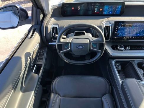 Used 2025 Ford Expedition Max Platinum AWD/4WD image 15