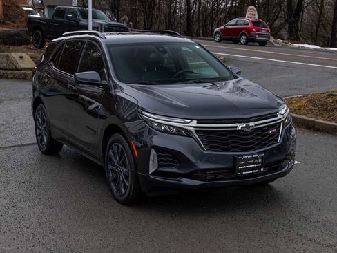 Used 2023 Chevrolet Equinox RS image 3