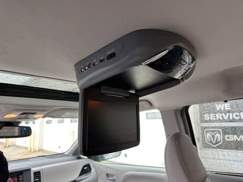 Used 2018 Toyota Sienna XLE image 13