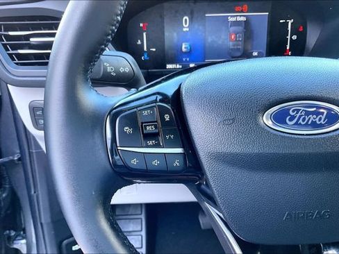Used 2025 Ford Escape SE FWD image 18