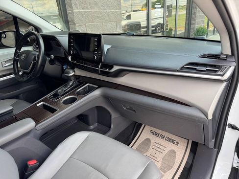 Used 2021 Toyota Sienna XLE AWD/4WD image 14