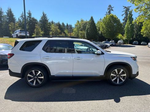Used 2025 Honda Pilot Elite image 6