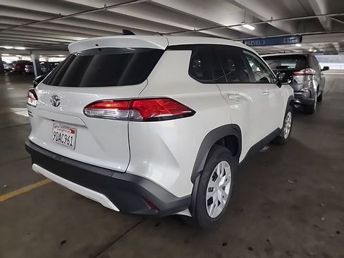 Used 2022 Toyota Corolla Cross L FWD image 3