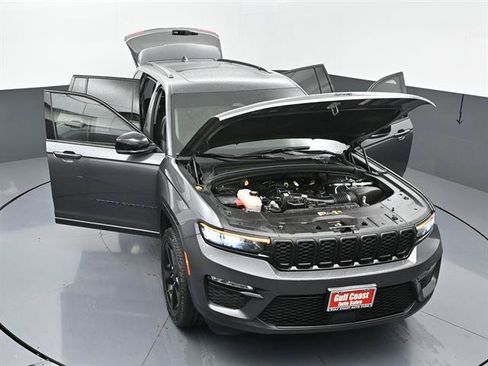 Used 2024 Jeep Grand Cherokee Limited w/ Black Appearance Package AWD/4WD image 44