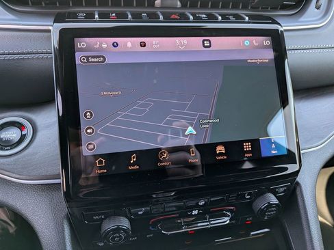 New 2025 Jeep Grand Cherokee L Limited RWD image 25