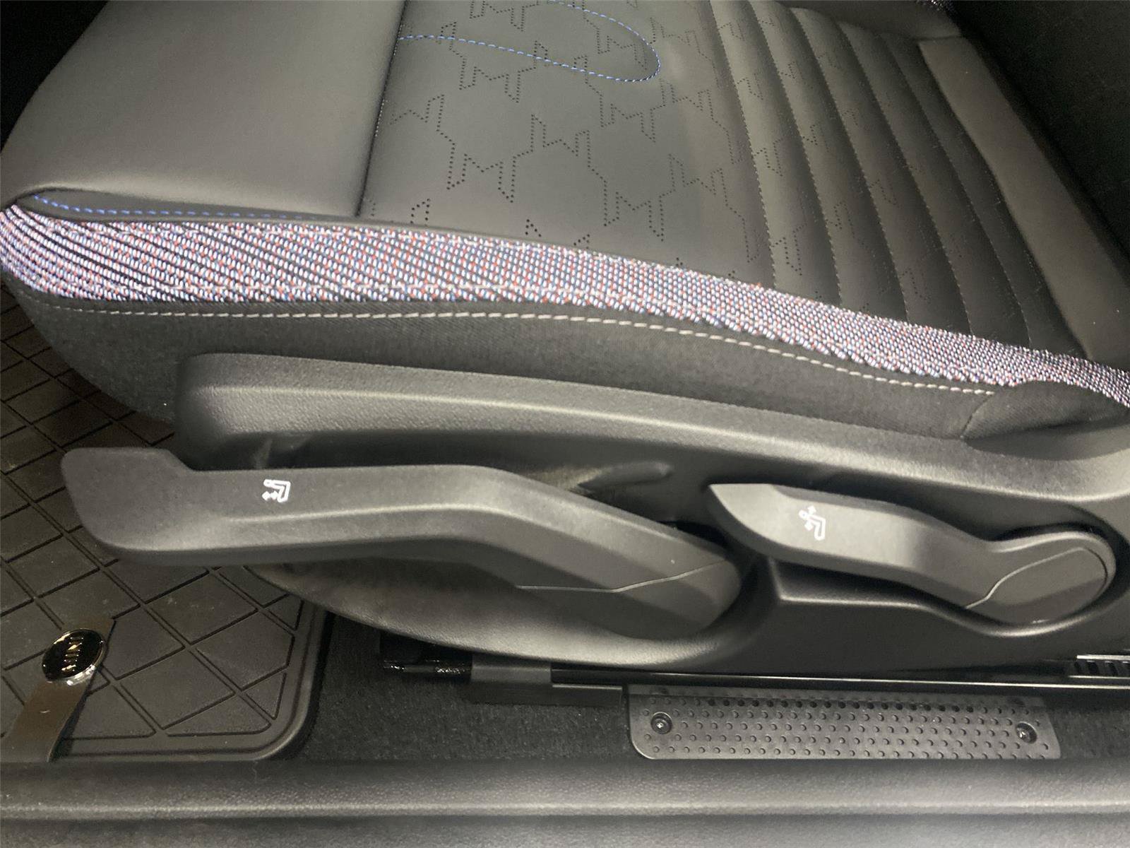 New 2026 MINI Cooper 2-Door Hardtop FWD image 18