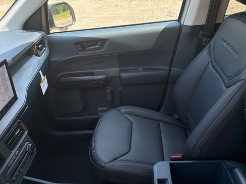 New 2025 Ford Maverick Lariat w/ Black Appearance Package image 25