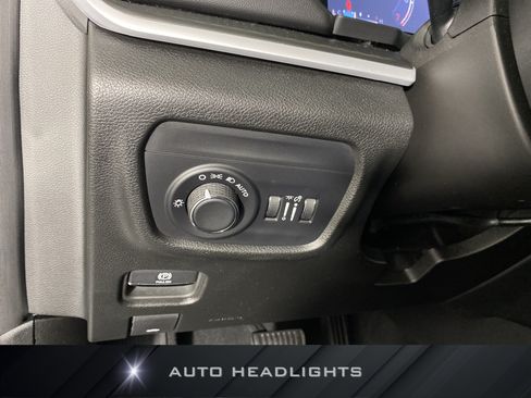 Used 2024 Jeep Grand Cherokee L Altitude AWD/4WD image 25