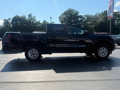 Certified 2024 Toyota Tacoma SR5 AWD/4WD image 9