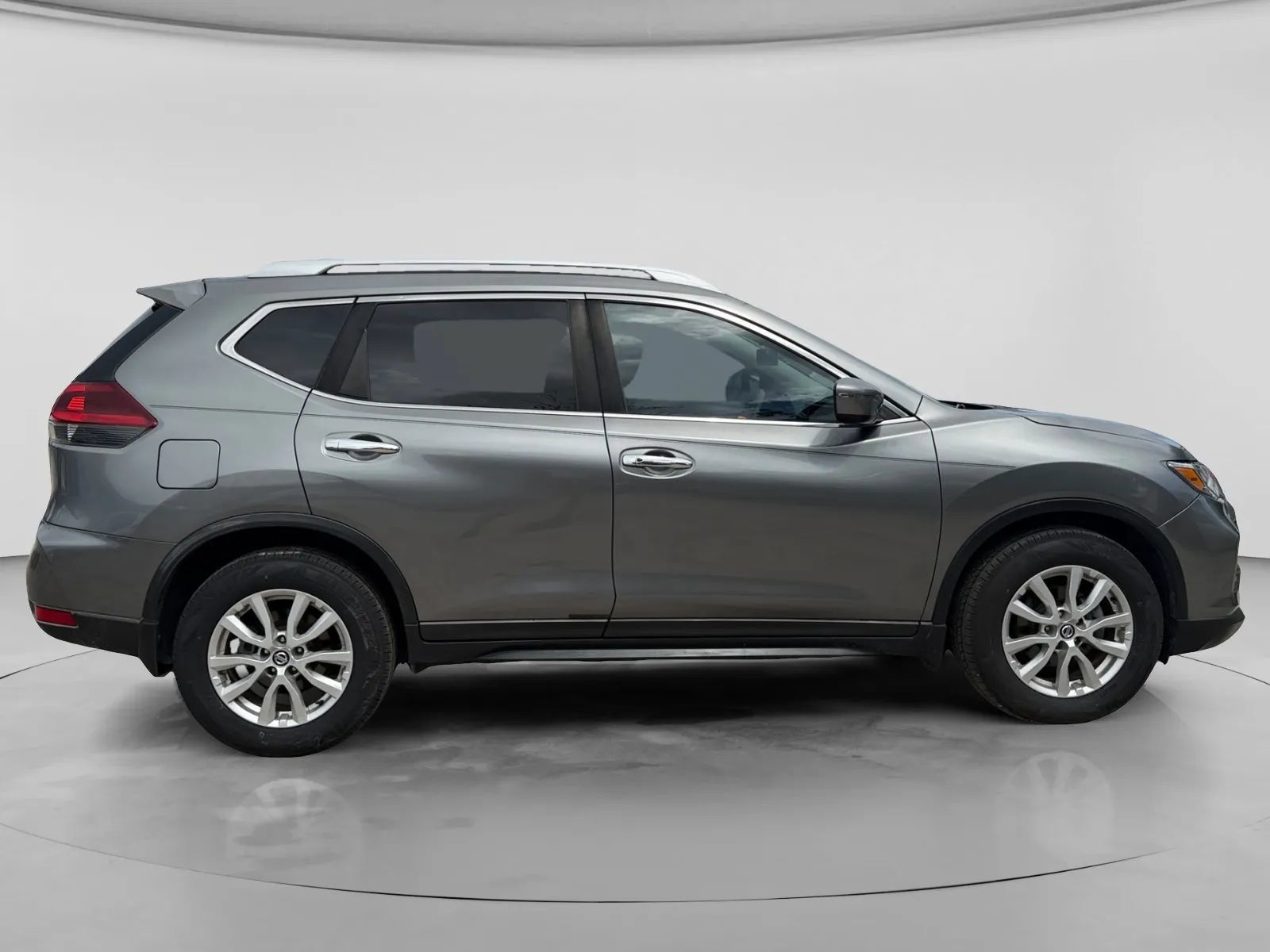 Used 2018 Nissan Rogue SV FWD image 6