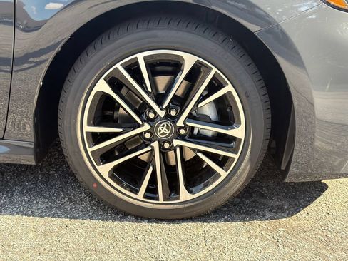 New 2026 Toyota Camry Hybrid FWD image 12