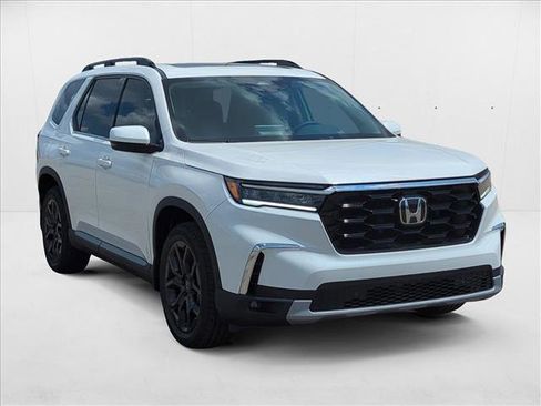 New 2025 Honda Pilot Touring image 6