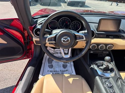 Used 2019 MAZDA MX-5 Miata RF Grand Touring RWD image 13