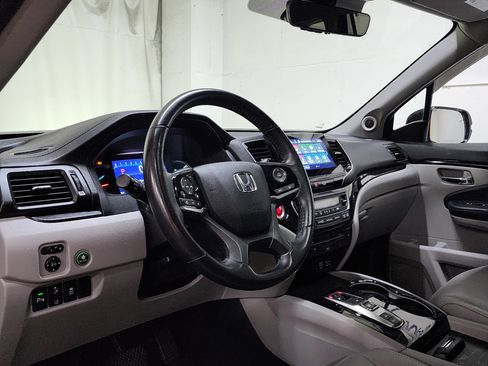 Used 2019 Honda Pilot Touring image 12
