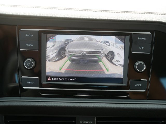 Certified 2023 Volkswagen Jetta SE FWD image 33
