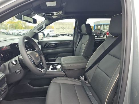 New 2026 Chevrolet Suburban Premier w/ Sun And Tow Package image 21