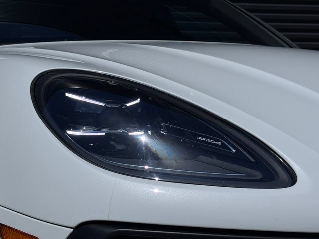 Certified 2024 Porsche Macan AWD/4WD image 12