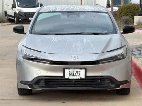Used 2023 Toyota Prius Limited image 3