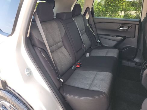 Used 2025 Nissan Rogue SV FWD image 15