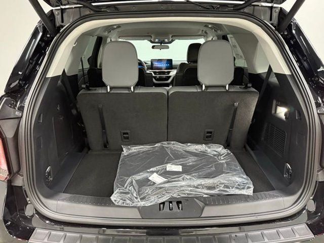 Used 2026 Ford Explorer Active w/ Active Comfort Package RWD image 32