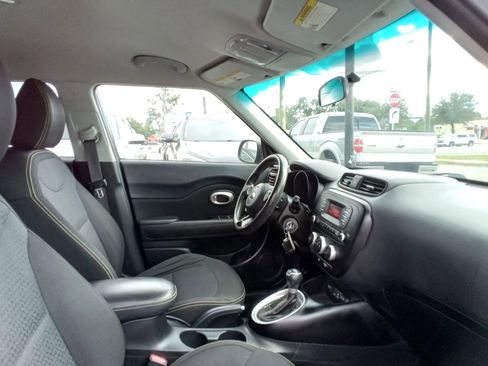 Used 2014 Kia Soul + FWD image 14