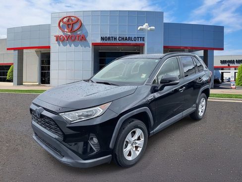 Used 2019 Toyota RAV4 XLE image 4