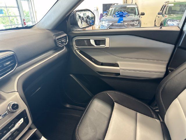 Used 2023 Ford Explorer XLT w/ Equipment Group 202A AWD/4WD image 27