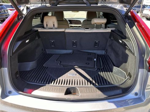 Used 2024 Cadillac XT4 Luxury w/ Cold Weather Package FWD image 7
