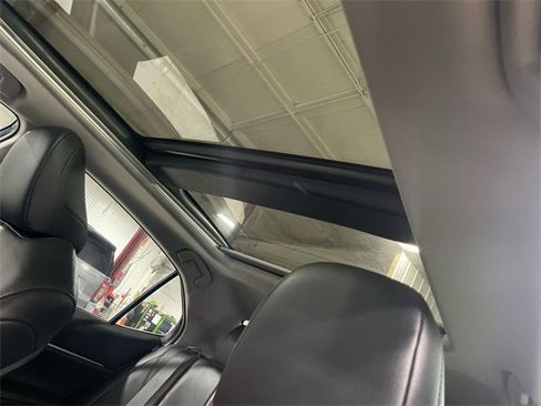 Used 2019 Toyota Camry XLE image 21