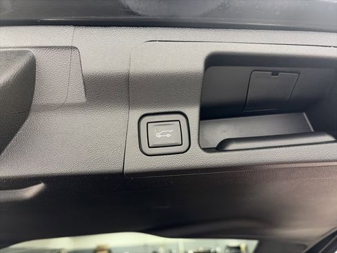 Used 2023 GMC Acadia SLT w/ Technology Package image 34