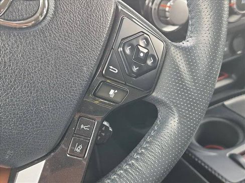 Used 2020 Toyota 4Runner TRD Off-Road Premium AWD/4WD image 15