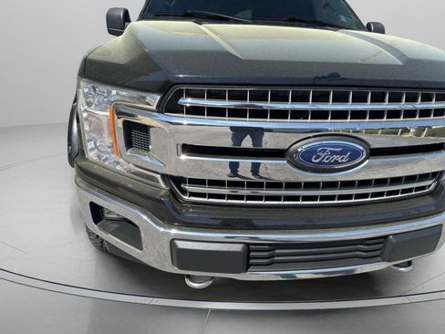 Used 2017 Ford F150 Platinum w/ Equipment Group 701A Luxury image 3