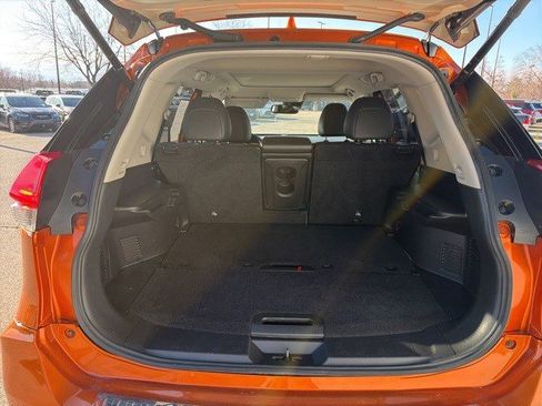 Used 2018 Nissan Rogue SL w/ Premium Package image 14