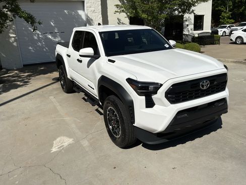 Used 2024 Toyota Tacoma TRD Off-Road AWD/4WD image 2