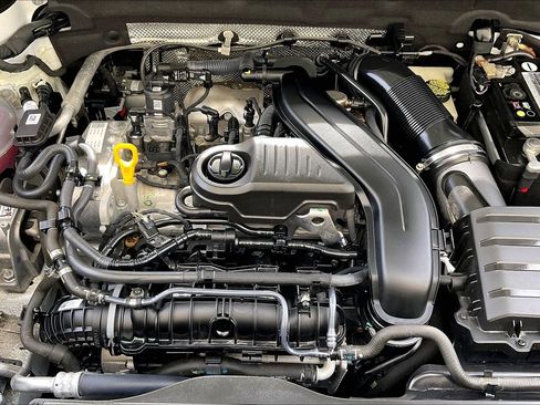 Certified 2022 Volkswagen Taos SE image 32