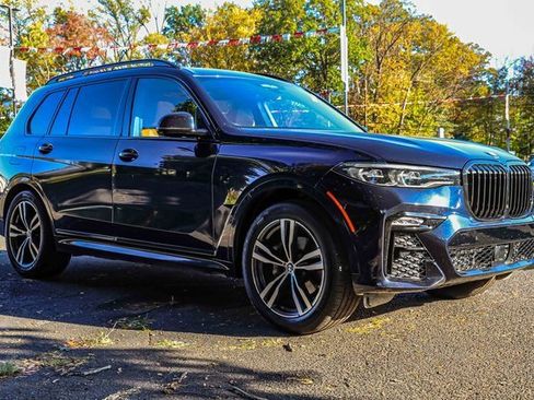 Used 2022 BMW X7 xDrive40i w/ M Sport Package image 1