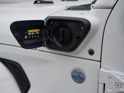 Used 2022 Jeep Wrangler Unlimited Sahara w/ Cold Weather Group image 35