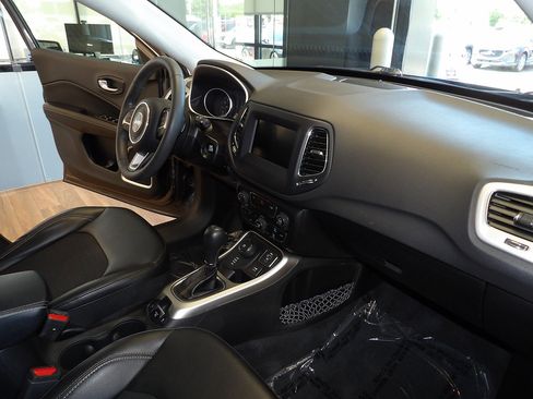 Used 2021 Jeep Compass Latitude AWD/4WD image 13