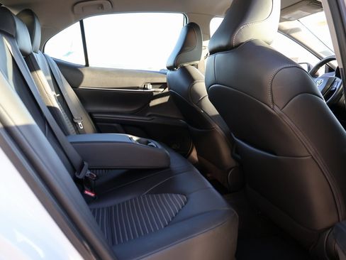 Used 2024 Toyota Camry SE image 12