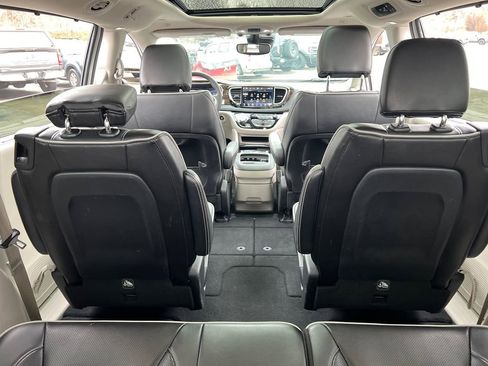 Used 2023 Chrysler Pacifica Limited image 41