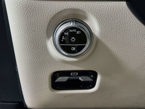 Used 2023 Mercedes-Benz C 300 Sedan image 10