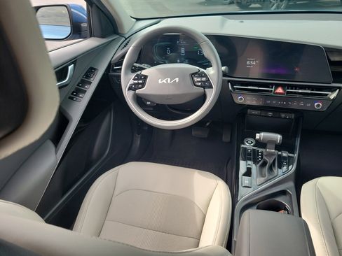 Used 2024 Kia Niro EX FWD image 18