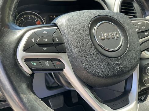 Used 2016 Jeep Cherokee Latitude FWD image 26