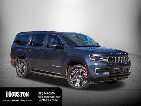 Used 2024 Jeep Wagoneer 4WD w/ Premium Group I image 3