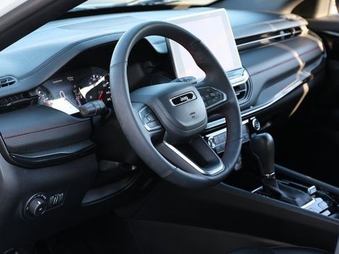 Used 2023 Jeep Compass Trailhawk w/ Trailhawk Convenience Group image 12